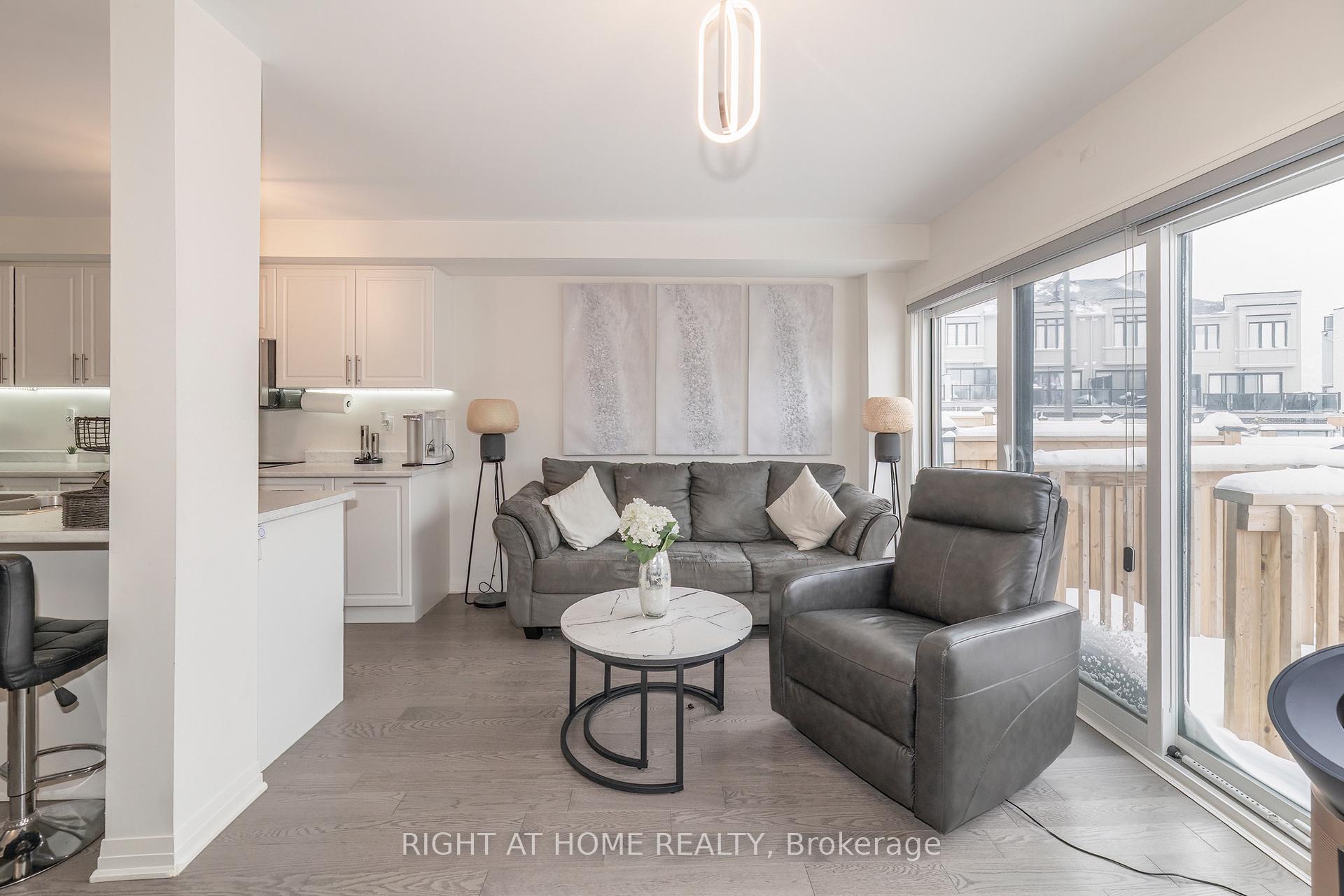 Photo 12 of 30 Caspian Square, Clarington, Bowmanville — HOMEH