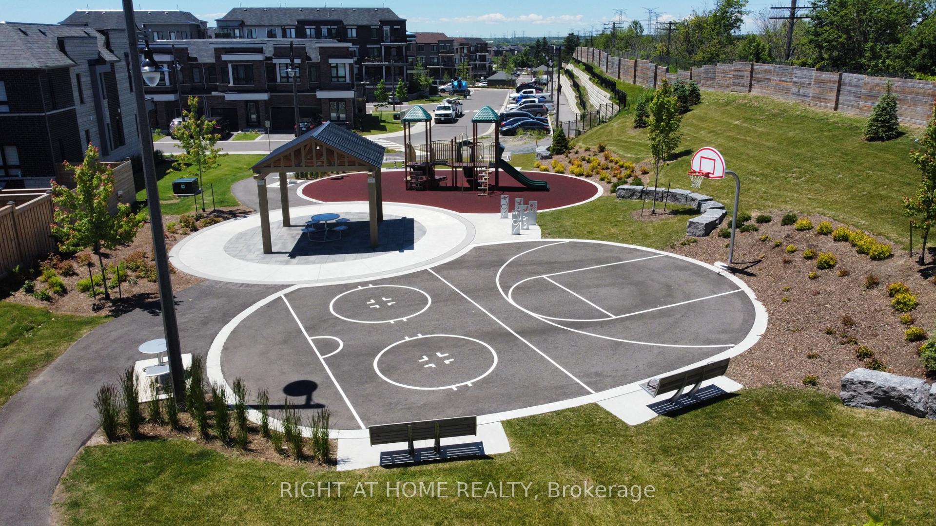 Photo 17 of 30 Caspian Square, Clarington, Bowmanville — HOMEH