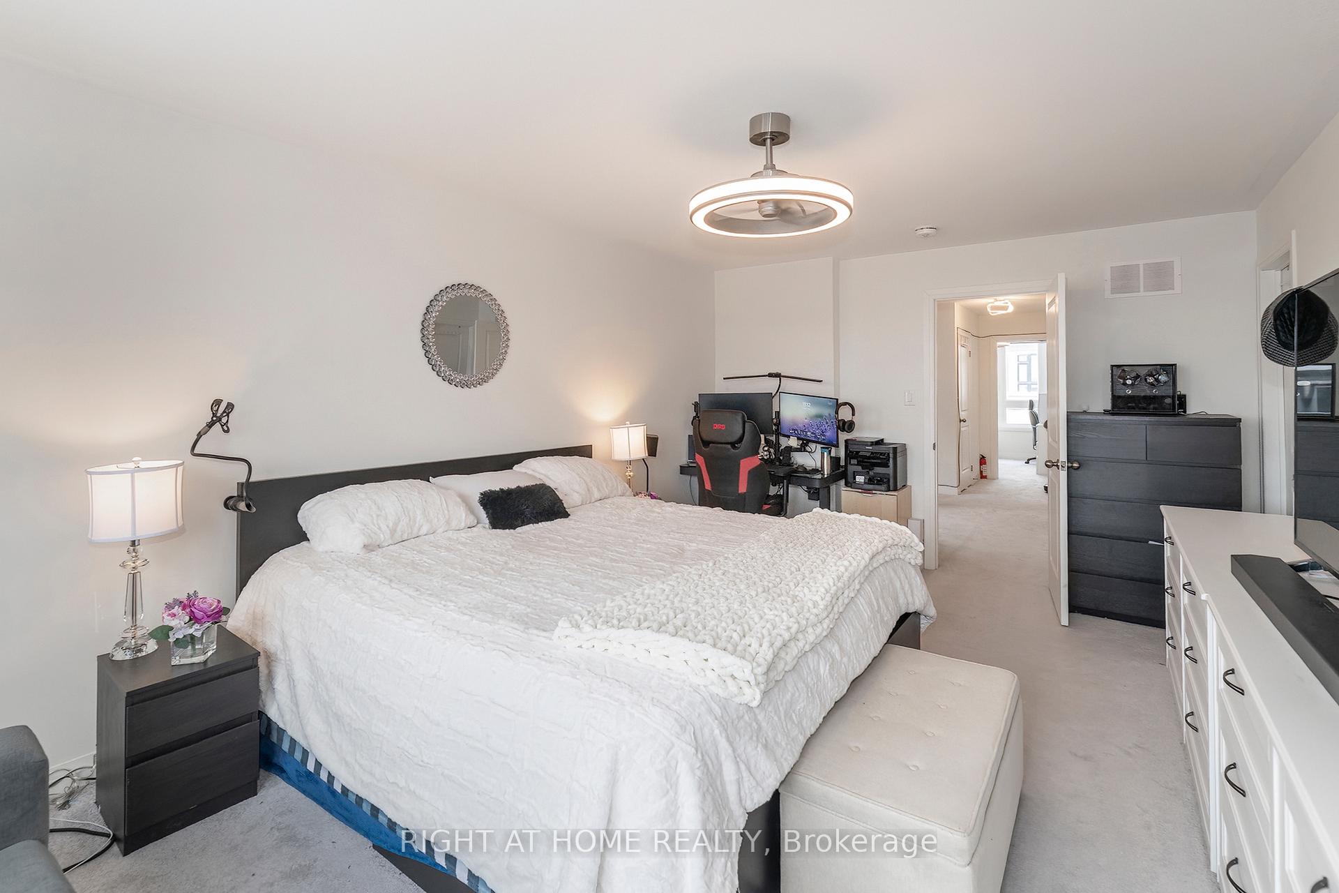 Photo 19 of 30 Caspian Square, Clarington, Bowmanville — HOMEH