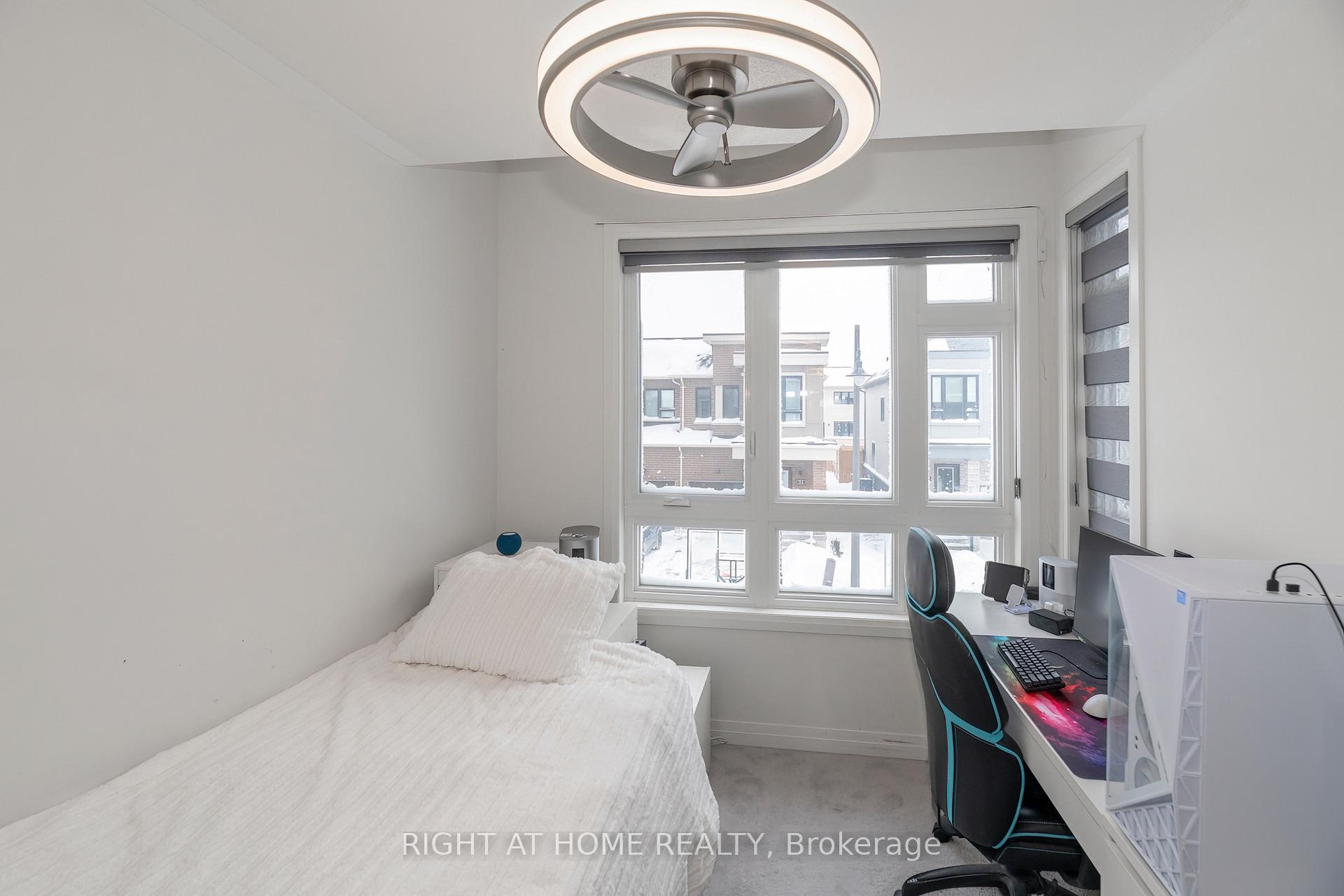 Photo 22 of 30 Caspian Square, Clarington, Bowmanville — HOMEH