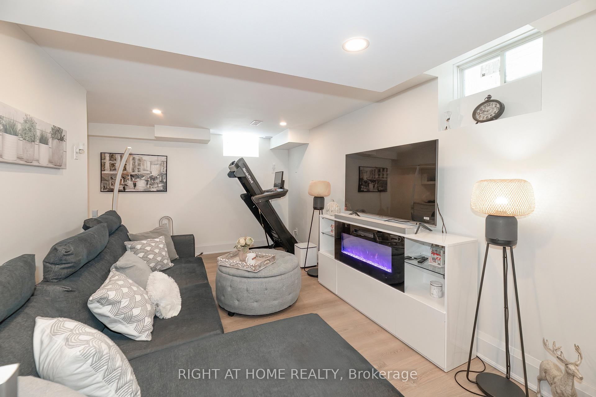 Photo 26 of 30 Caspian Square, Clarington, Bowmanville — HOMEH