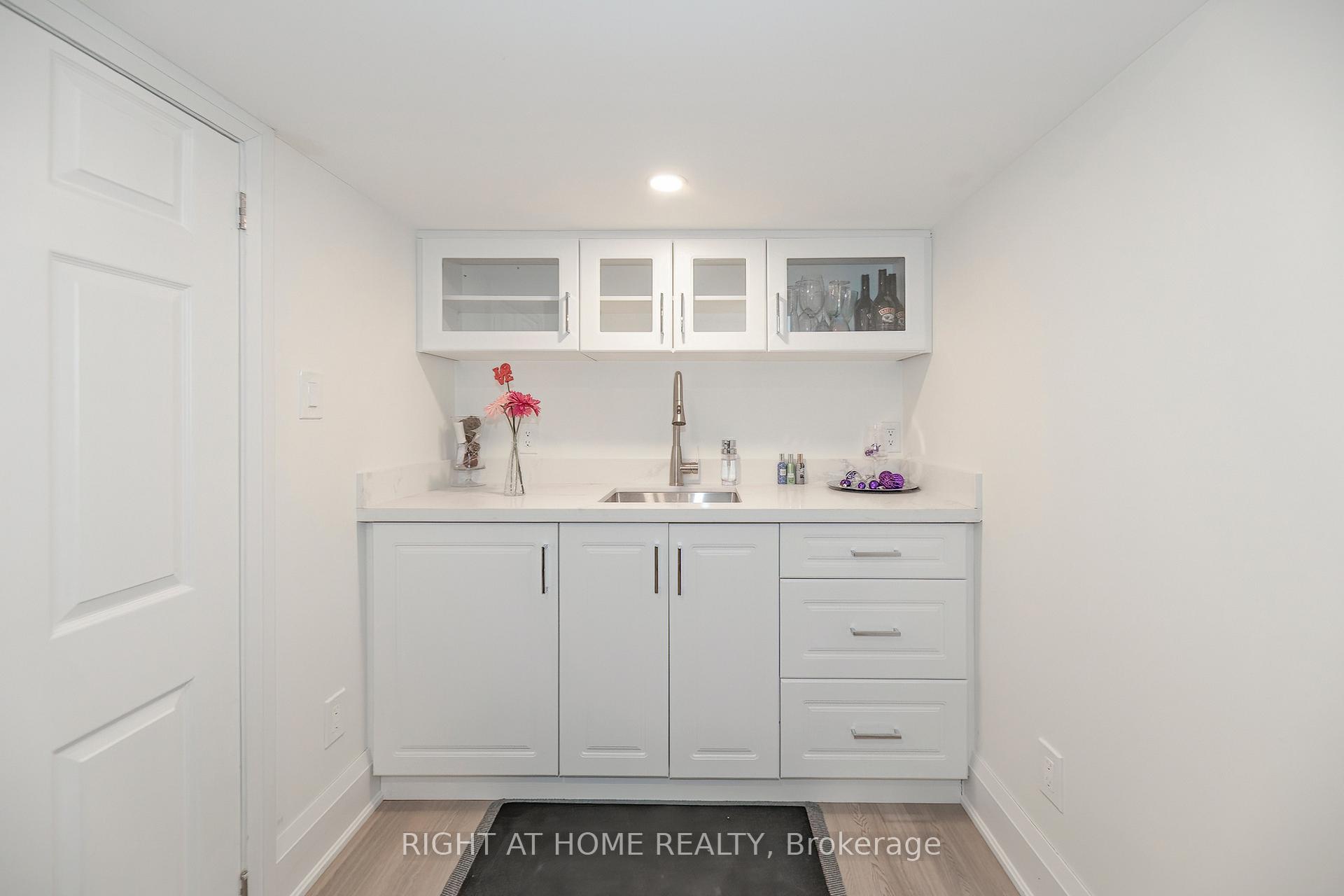Photo 28 of 30 Caspian Square, Clarington, Bowmanville — HOMEH