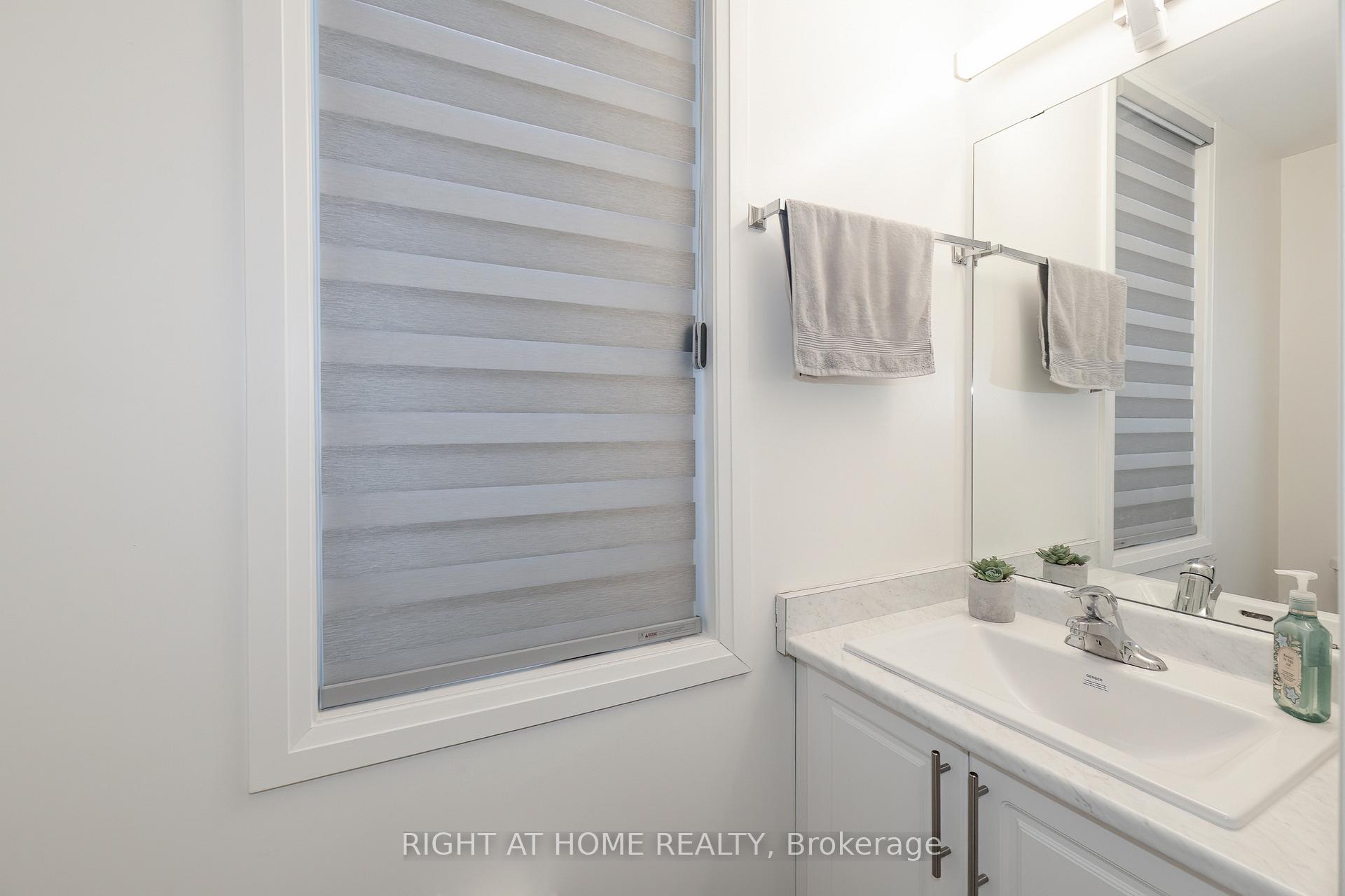 Photo 30 of 30 Caspian Square, Clarington, Bowmanville — HOMEH