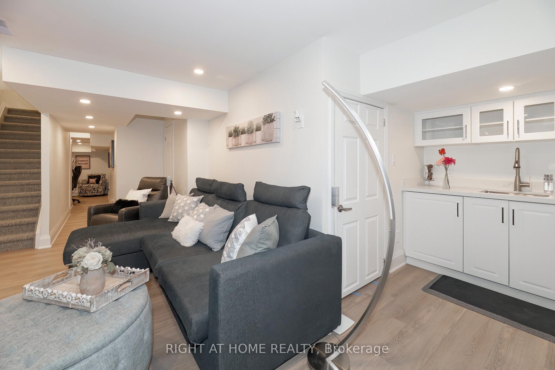 Photo 31 of 30 Caspian Square, Clarington, Bowmanville — HOMEH