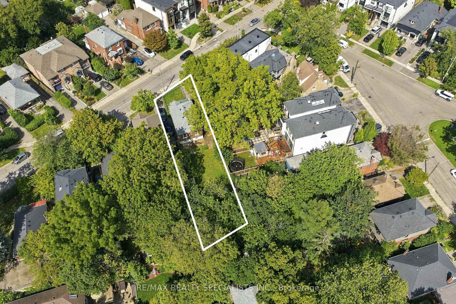 Photo 2 of 93 Cavell Avenue, Etobicoke, Mimico — HOMEH