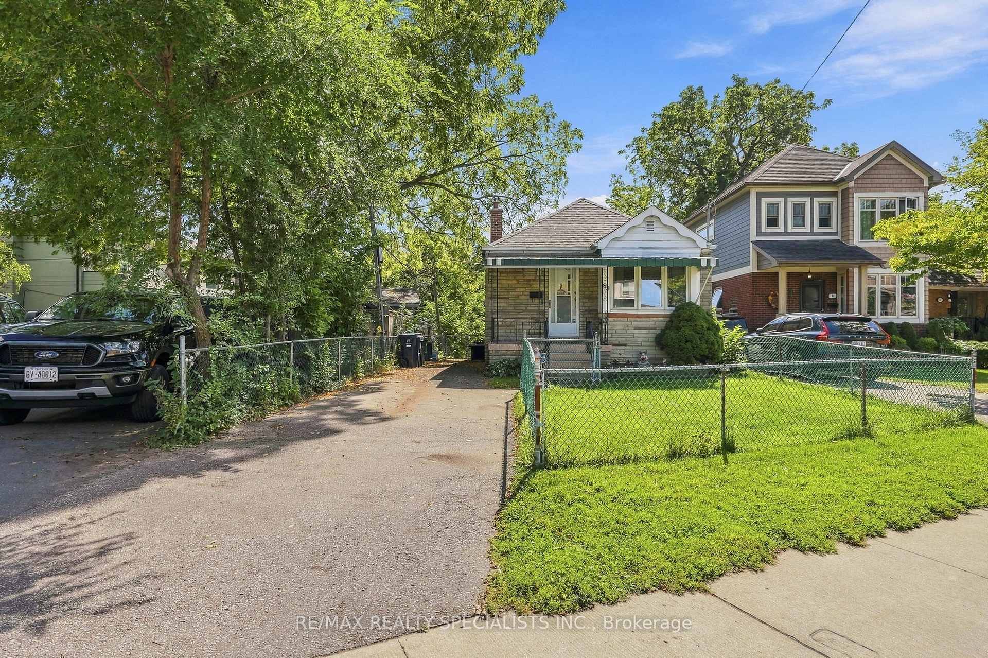 Photo 4 of 93 Cavell Avenue, Etobicoke, Mimico — HOMEH