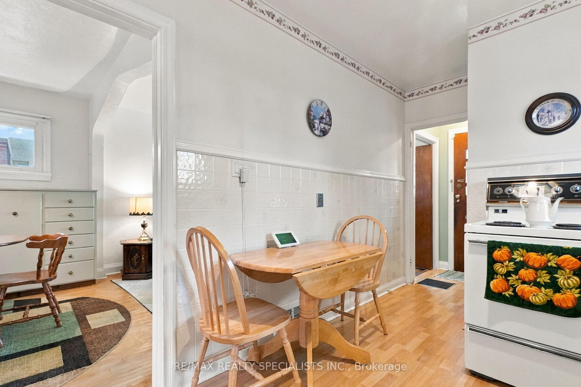 Photo 12 of 93 Cavell Avenue, Etobicoke, Mimico — HOMEH