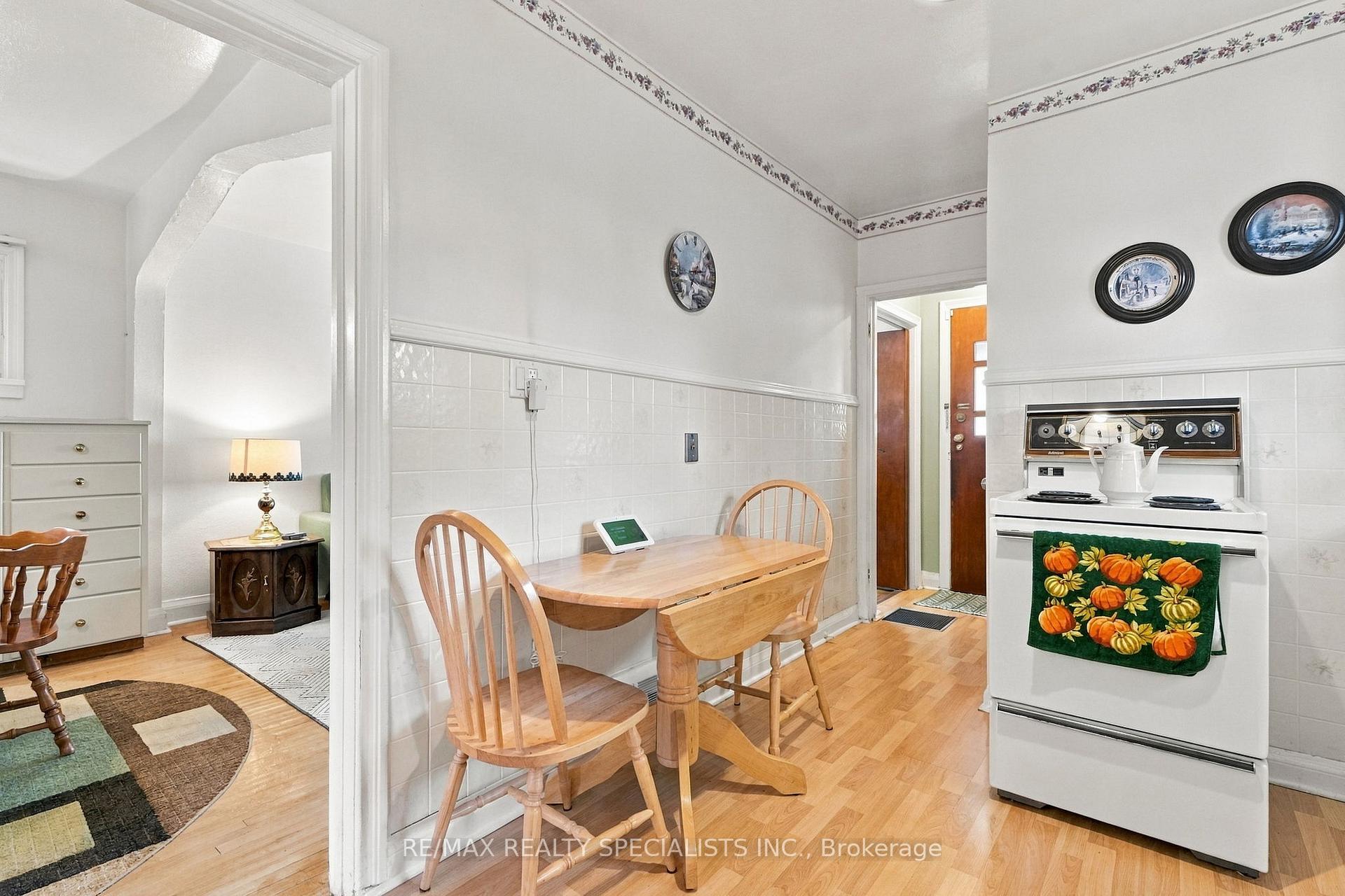 Photo 13 of 93 Cavell Avenue, Etobicoke, Mimico — HOMEH