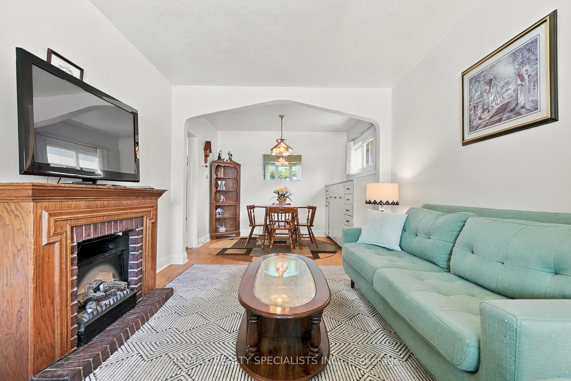 Photo 15 of 93 Cavell Avenue, Etobicoke, Mimico — HOMEH