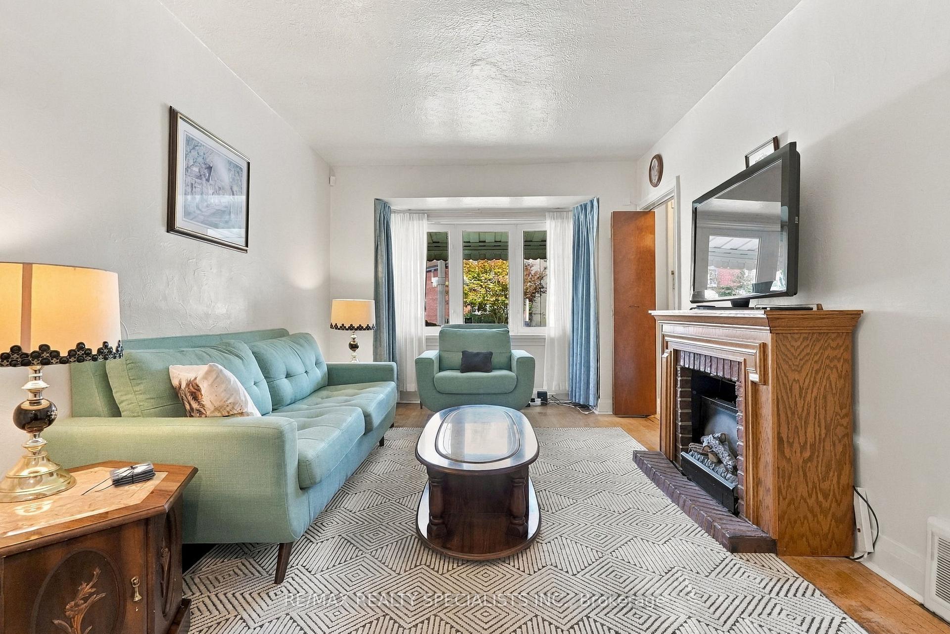 Photo 19 of 93 Cavell Avenue, Etobicoke, Mimico — HOMEH