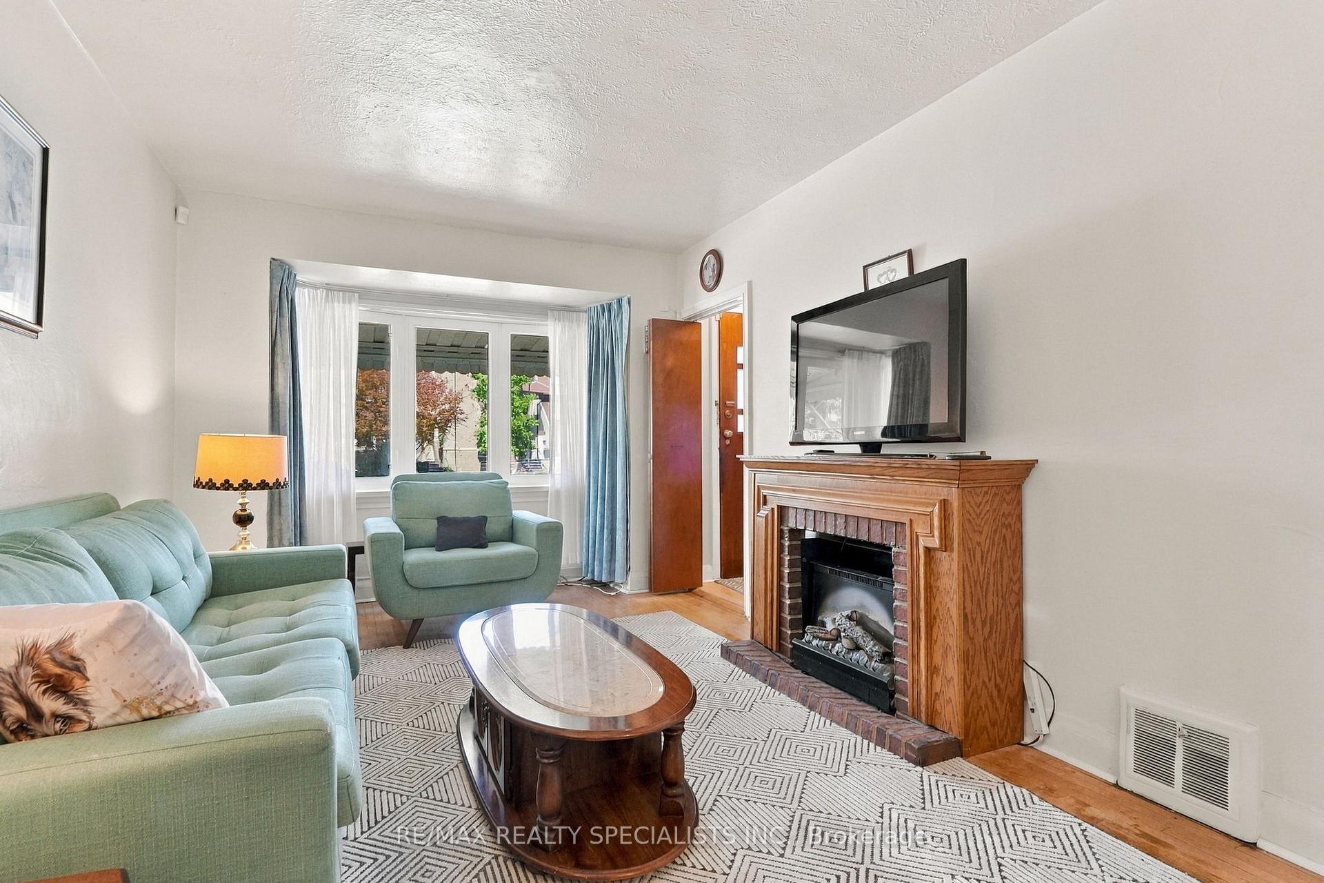 Photo 20 of 93 Cavell Avenue, Etobicoke, Mimico — HOMEH
