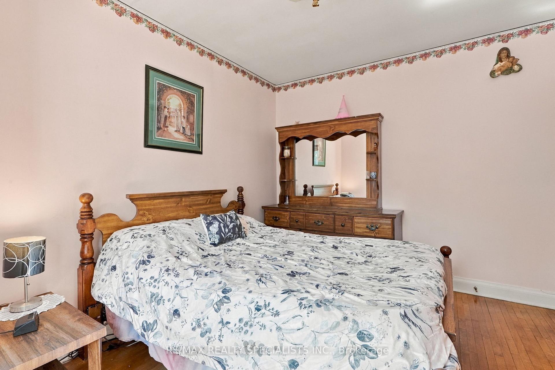 Photo 28 of 93 Cavell Avenue, Etobicoke, Mimico — HOMEH