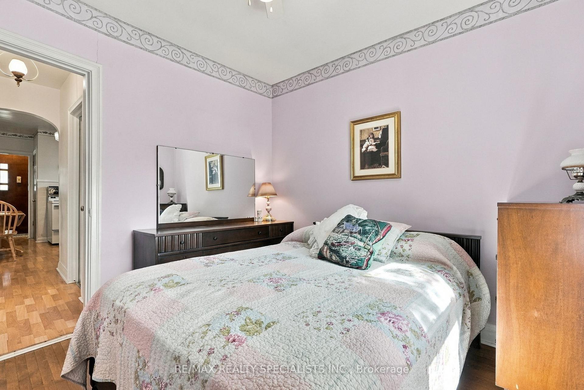 Photo 30 of 93 Cavell Avenue, Etobicoke, Mimico — HOMEH