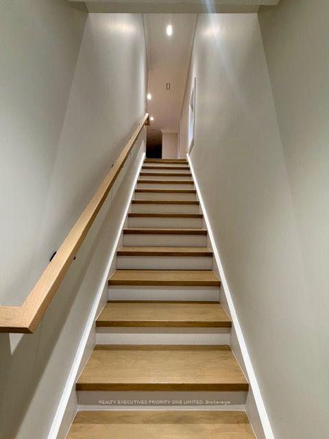 Photo 3 of Unit 2nd Floor, 10 Lascelles Boulevard, Toronto, Yonge-St. Clair — HOMEH