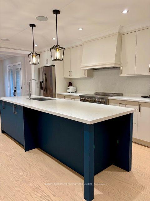 Photo 6 of Unit 2nd Floor, 10 Lascelles Boulevard, Toronto, Yonge-St. Clair — HOMEH