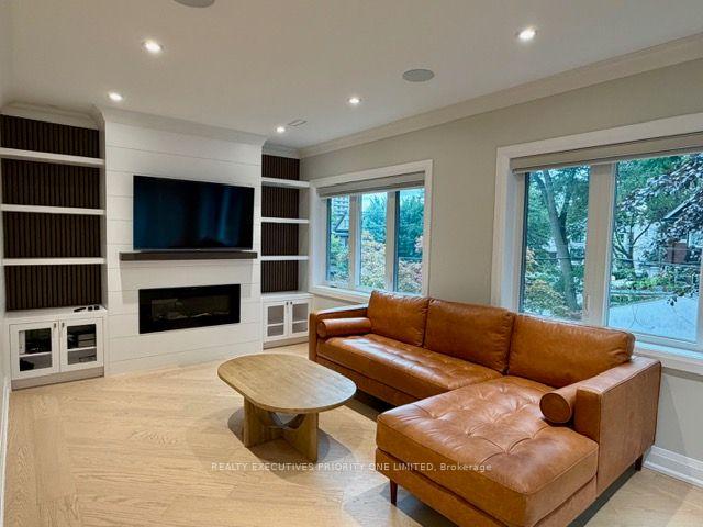 Photo 8 of Unit 2nd Floor, 10 Lascelles Boulevard, Toronto, Yonge-St. Clair — HOMEH