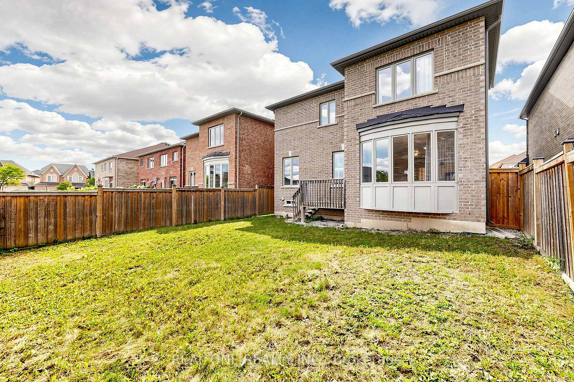 Photo 48 of 108 Hubner Avenue, Markham, Berczy — HOMEH