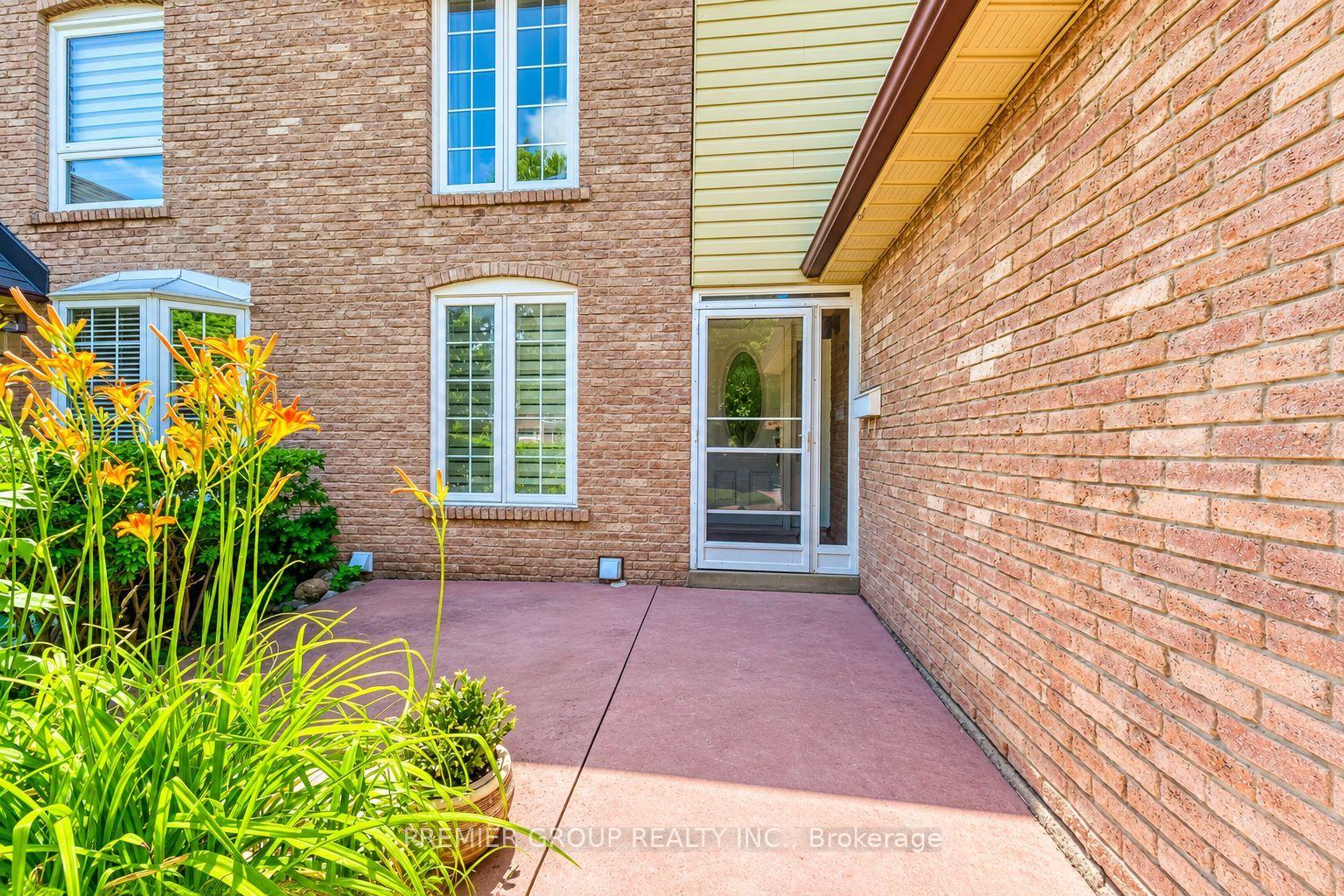 Photo 4 of 12 Kline Court, Brampton, Heart Lake West — HOMEH
