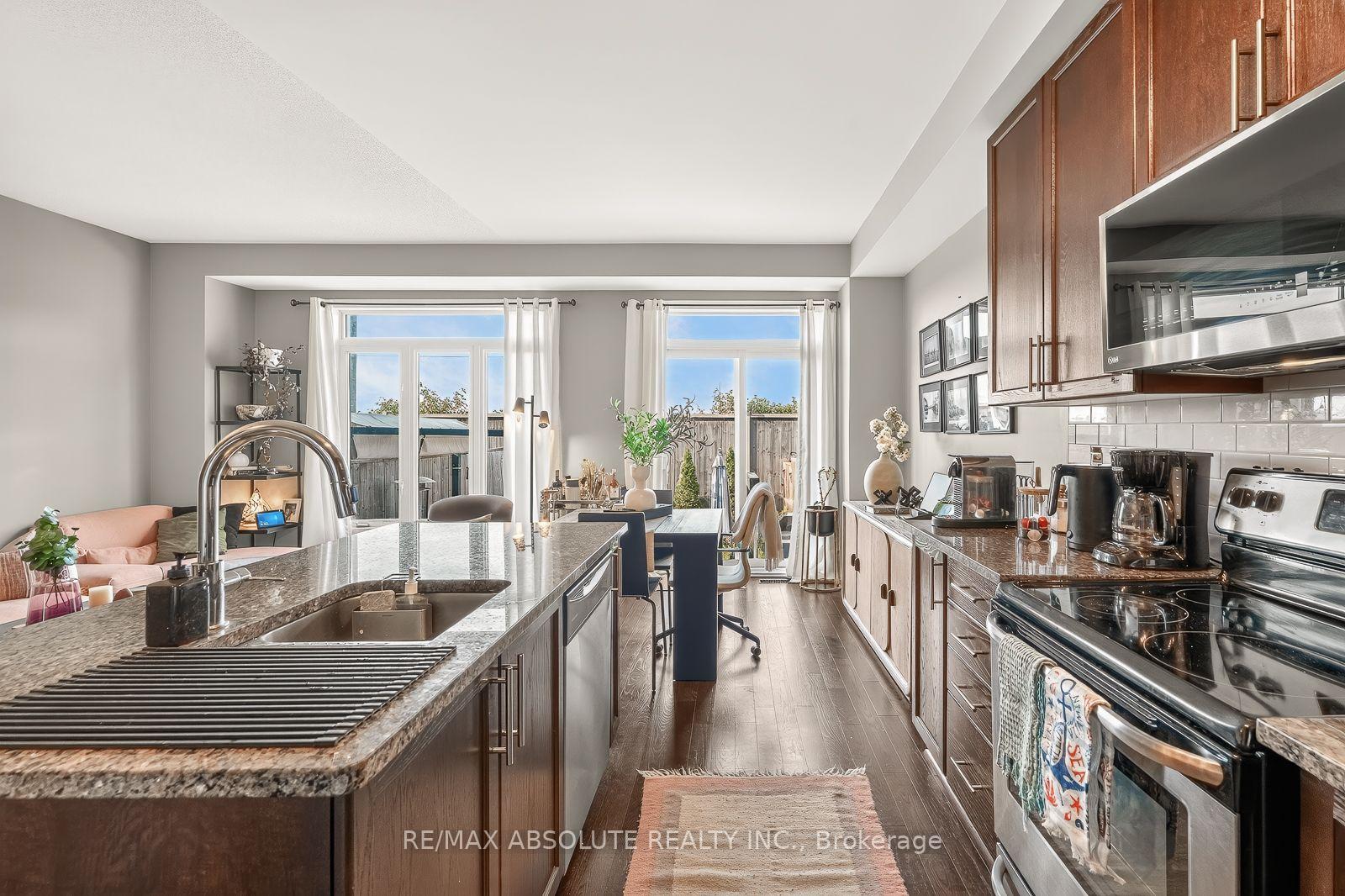 Photo 10 of 569 Rioja Street, Ottawa, Kanata - Emerald Meadows/Trailwest — HOMEH
