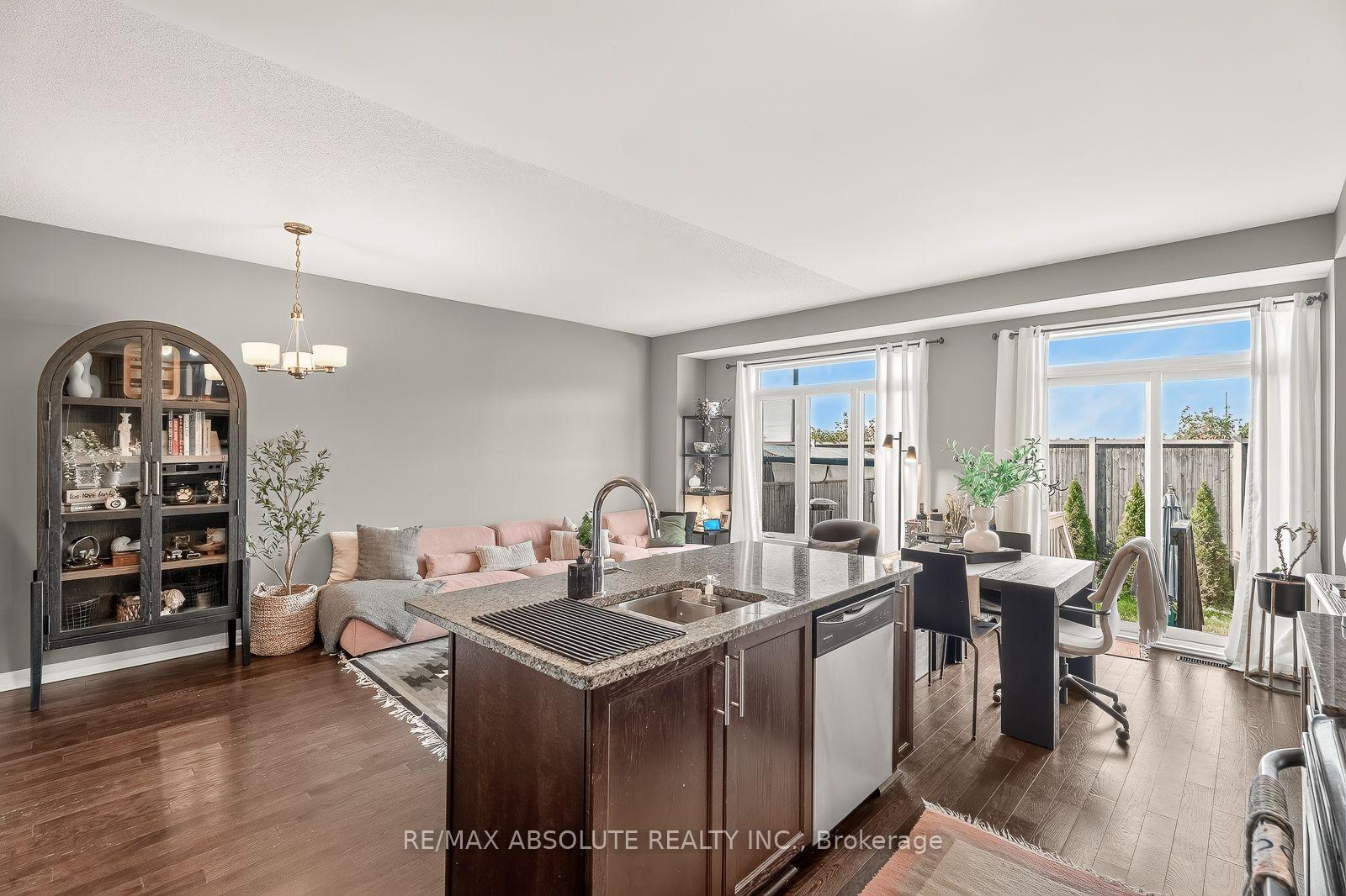 Photo 12 of 569 Rioja Street, Ottawa, Kanata - Emerald Meadows/Trailwest — HOMEH