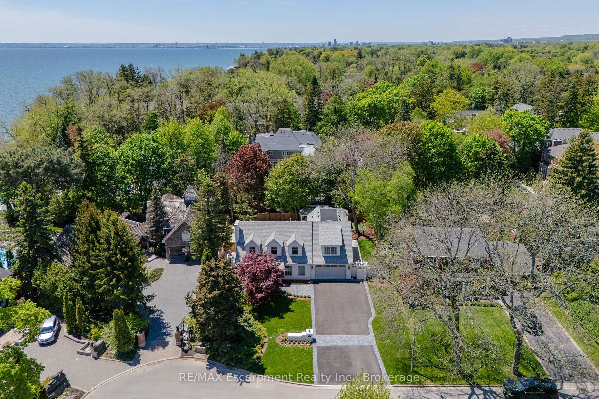Photo 2 of 130 Edgecliffe Place, Burlington, Appleby — HOMEH