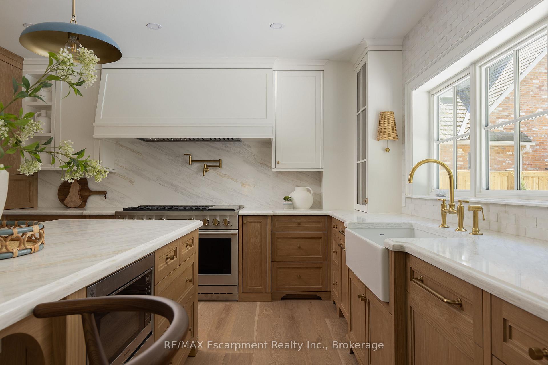 Photo 8 of 130 Edgecliffe Place, Burlington, Appleby — HOMEH