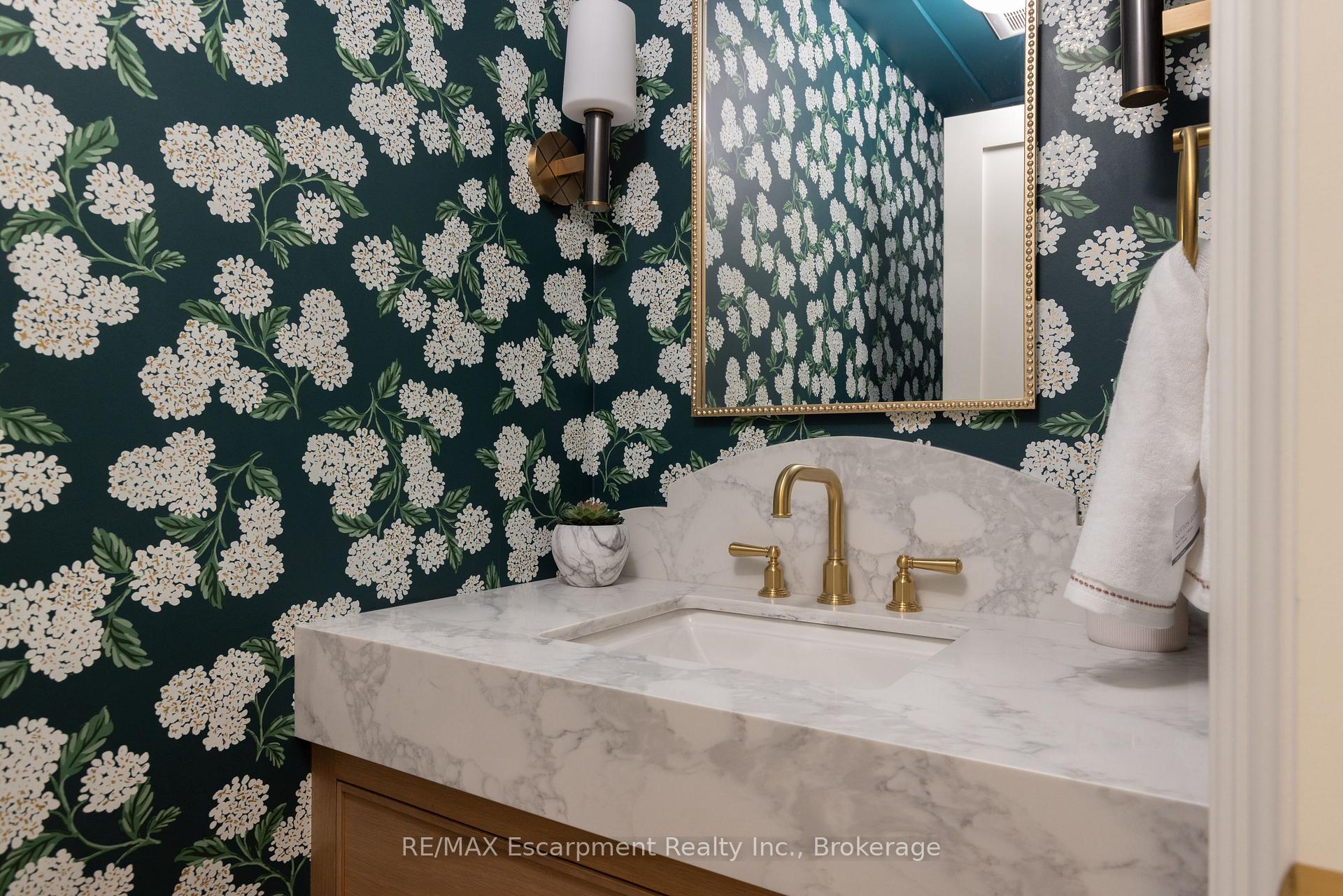 Photo 21 of 130 Edgecliffe Place, Burlington, Appleby — HOMEH