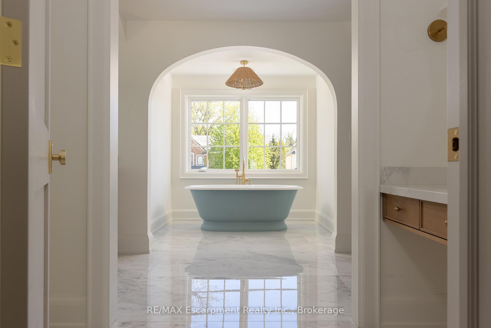 Photo 27 of 130 Edgecliffe Place, Burlington, Appleby — HOMEH