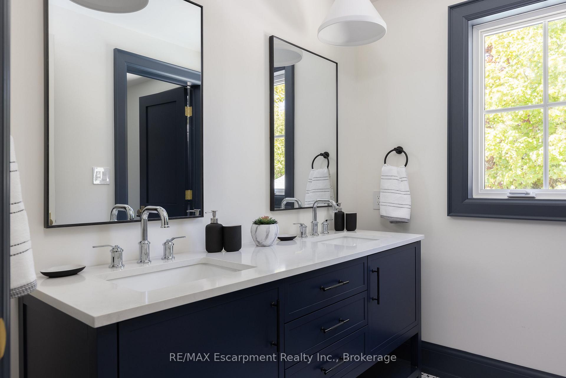 Photo 36 of 130 Edgecliffe Place, Burlington, Appleby — HOMEH