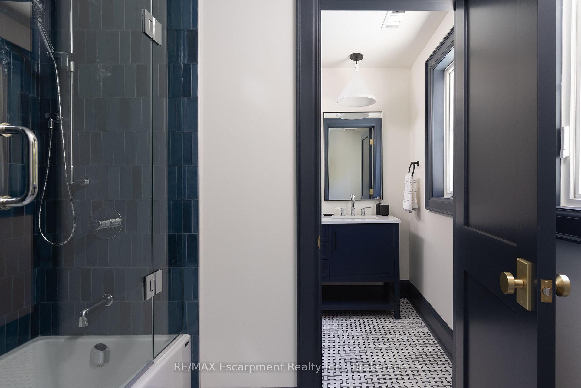 Photo 37 of 130 Edgecliffe Place, Burlington, Appleby — HOMEH
