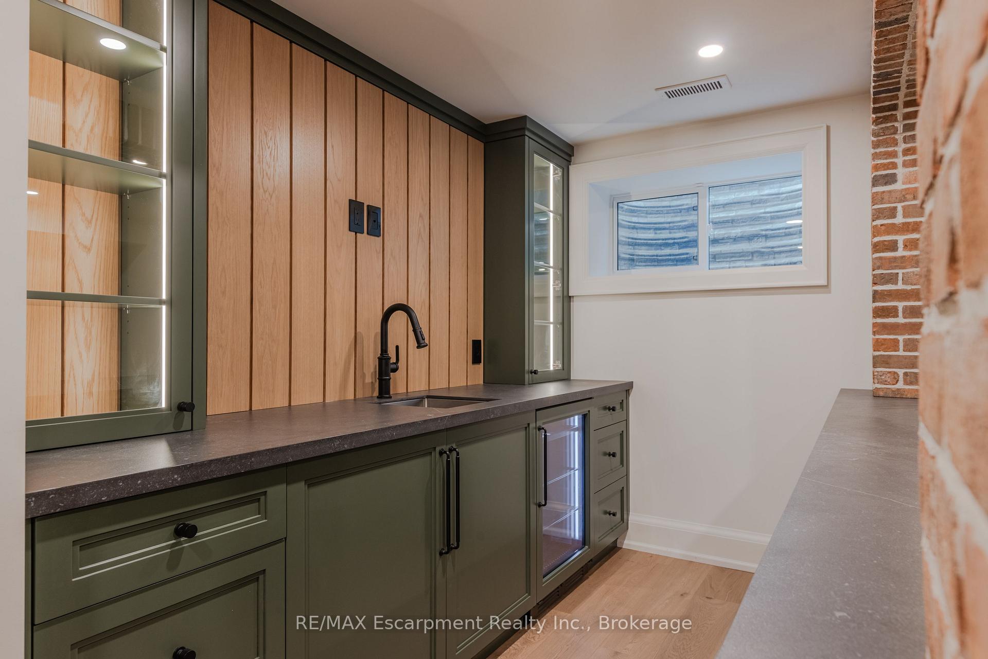 Photo 40 of 130 Edgecliffe Place, Burlington, Appleby — HOMEH