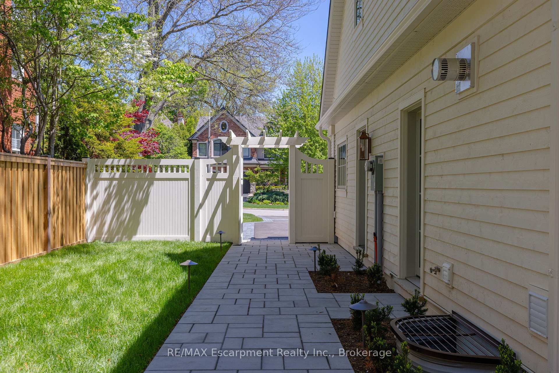 Photo 50 of 130 Edgecliffe Place, Burlington, Appleby — HOMEH