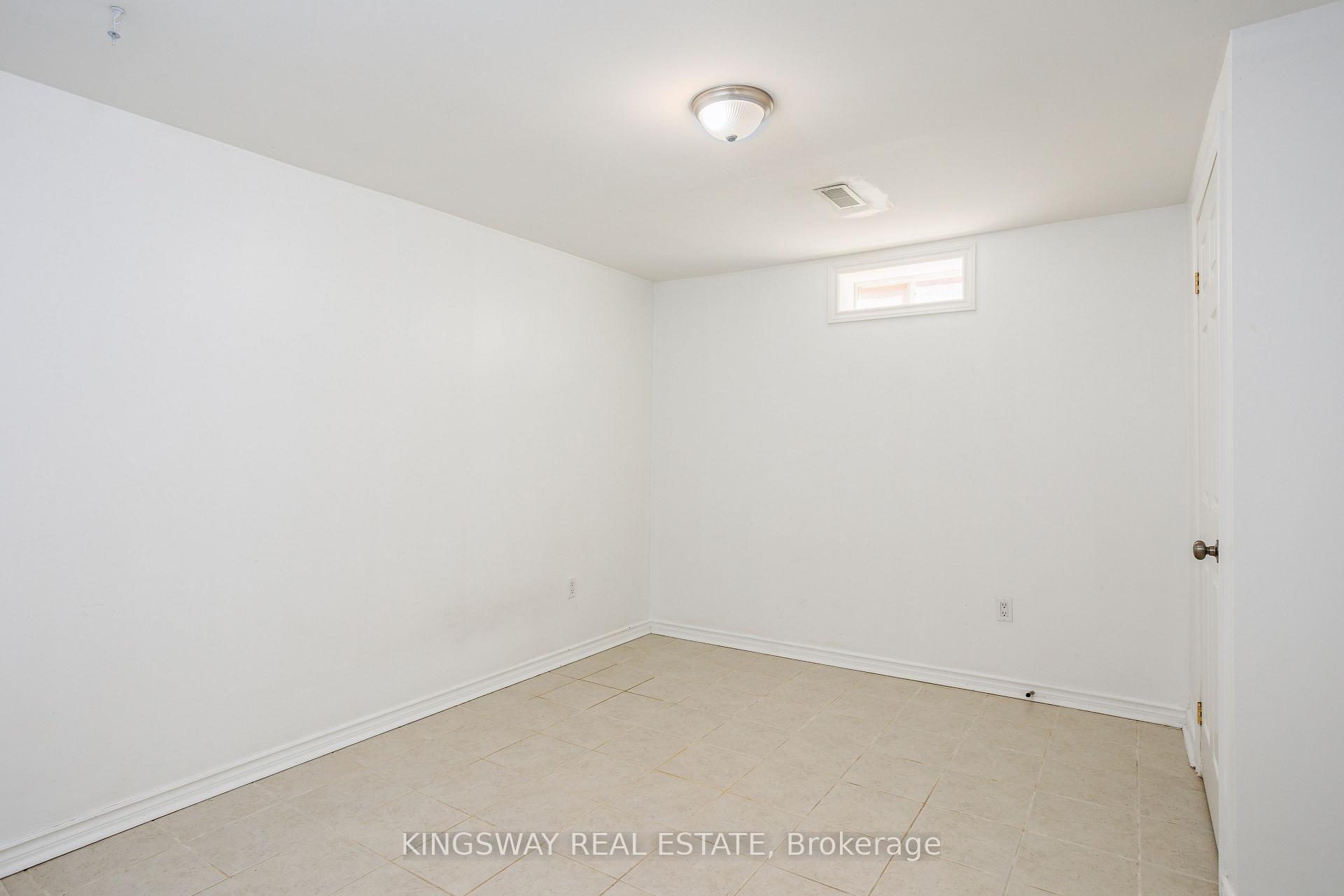 Photo 2 of 57 Lancer Drive, Vaughan, Maple — HOMEH