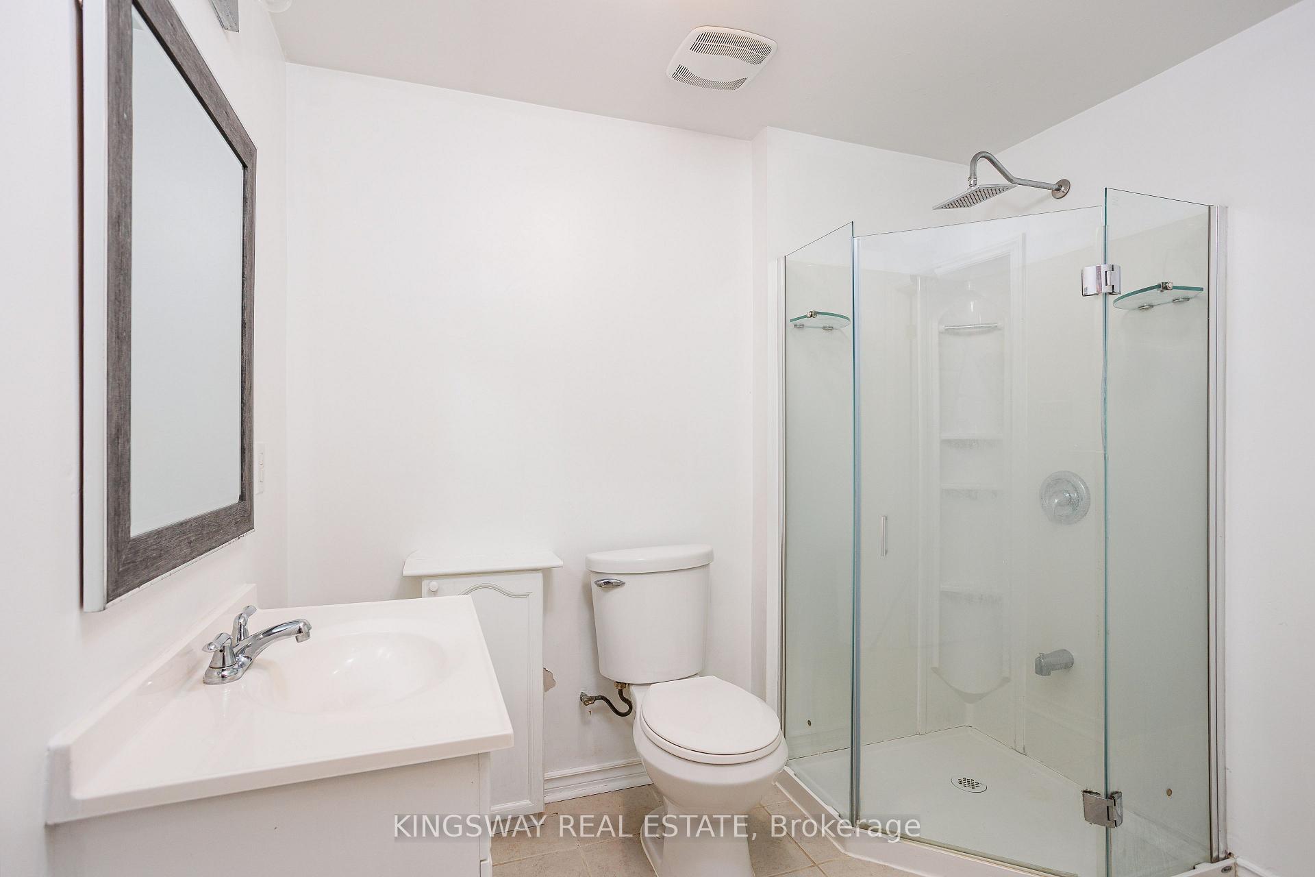 Photo 3 of 57 Lancer Drive, Vaughan, Maple — HOMEH
