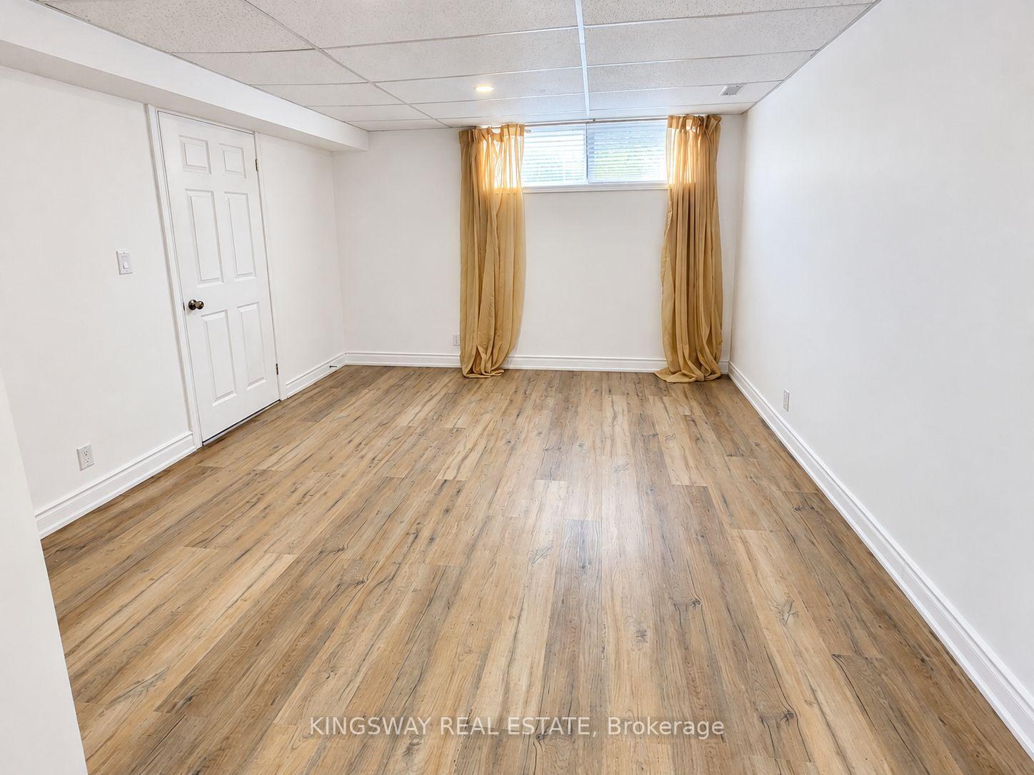 Photo 6 of 57 Lancer Drive, Vaughan, Maple — HOMEH