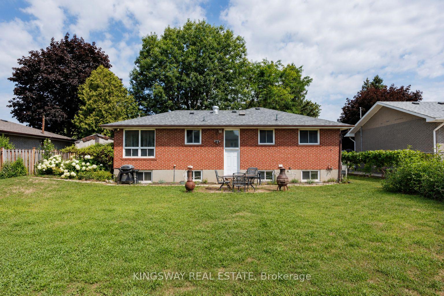 Photo 8 of 57 Lancer Drive, Vaughan, Maple — HOMEH