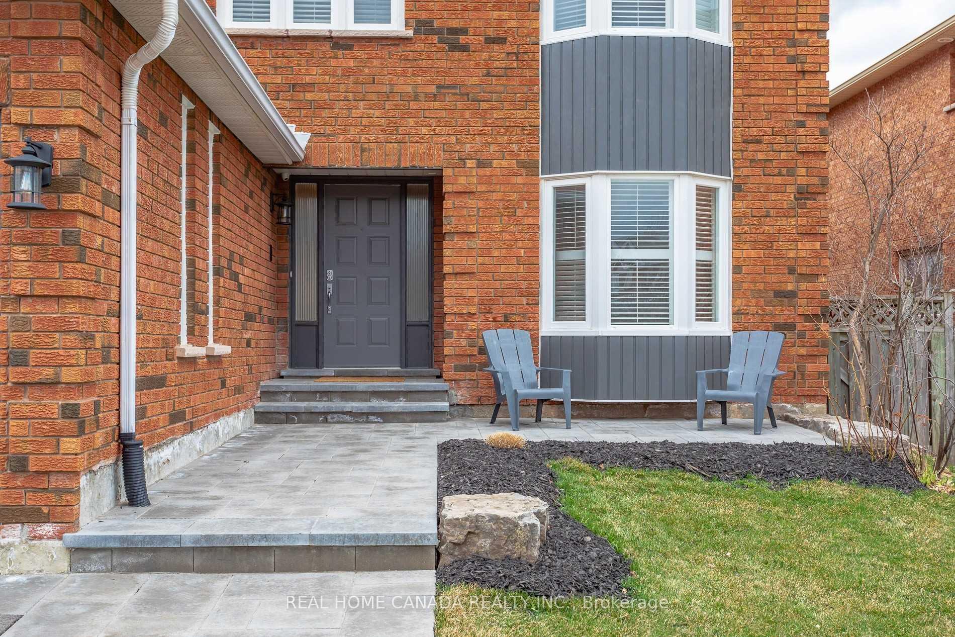 Photo 2 of 1542 Prince John Circle, Oakville, Clearview — HOMEH