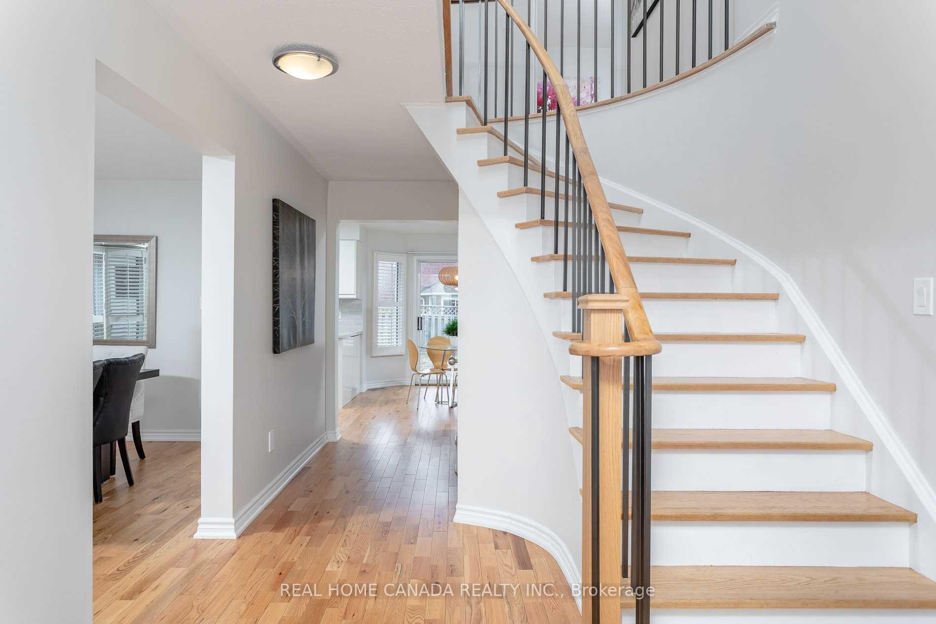 Photo 3 of 1542 Prince John Circle, Oakville, Clearview — HOMEH
