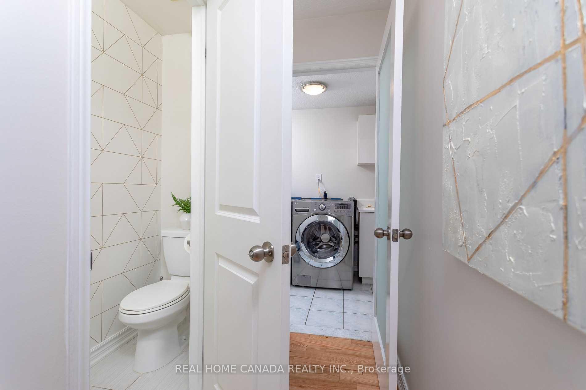 Photo 11 of 1542 Prince John Circle, Oakville, Clearview — HOMEH