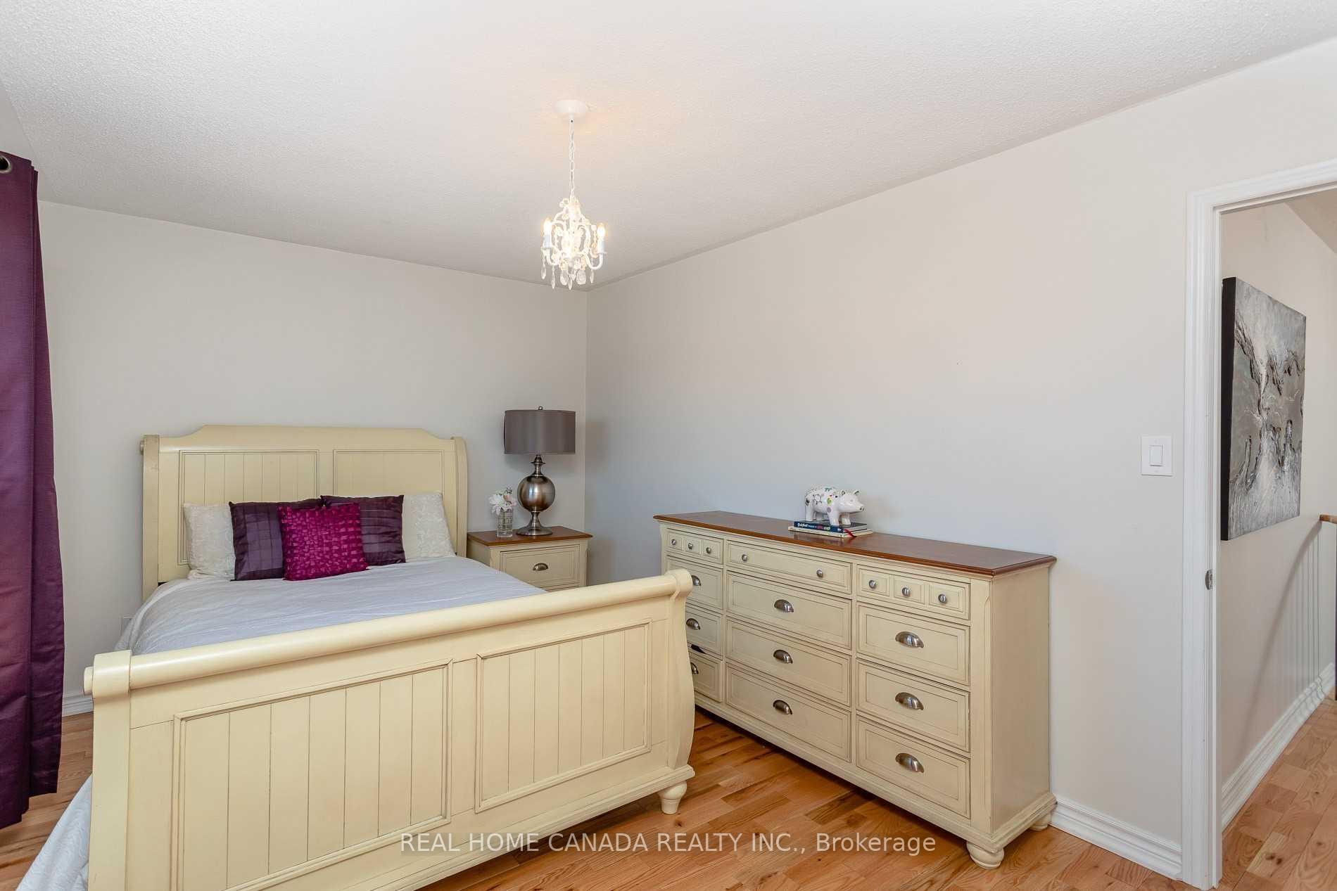 Photo 18 of 1542 Prince John Circle, Oakville, Clearview — HOMEH