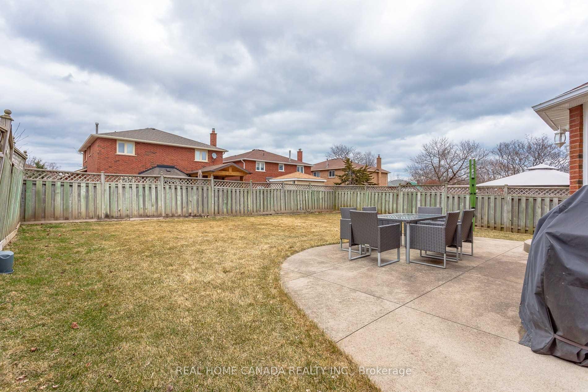Photo 24 of 1542 Prince John Circle, Oakville, Clearview — HOMEH