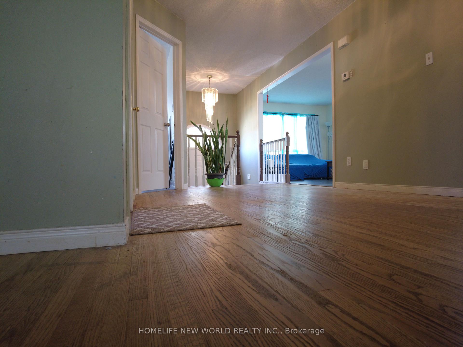 Photo 4 of 42 Engel Crescent, Barrie, Letitia Heights — HOMEH