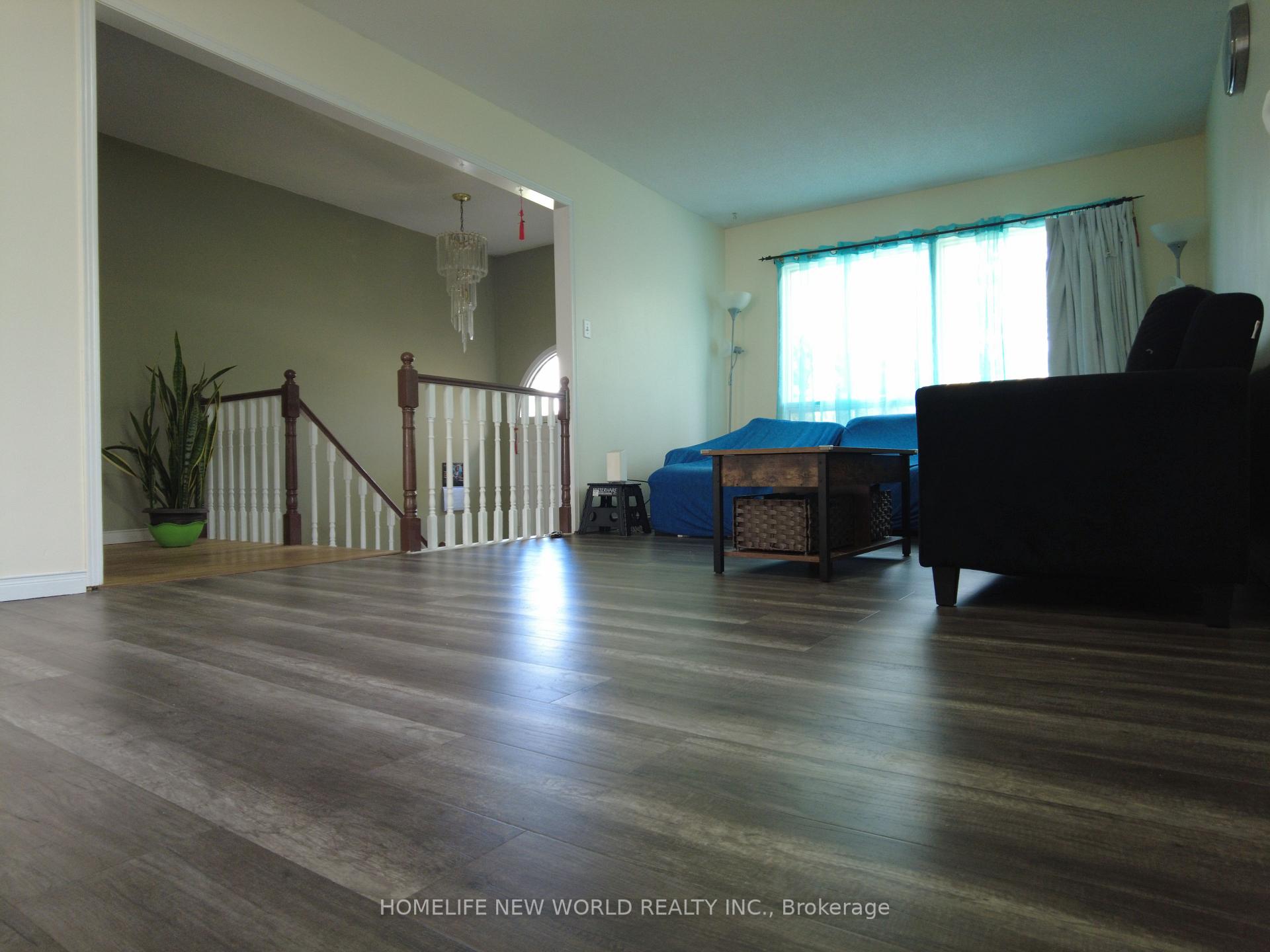 Photo 5 of 42 Engel Crescent, Barrie, Letitia Heights — HOMEH