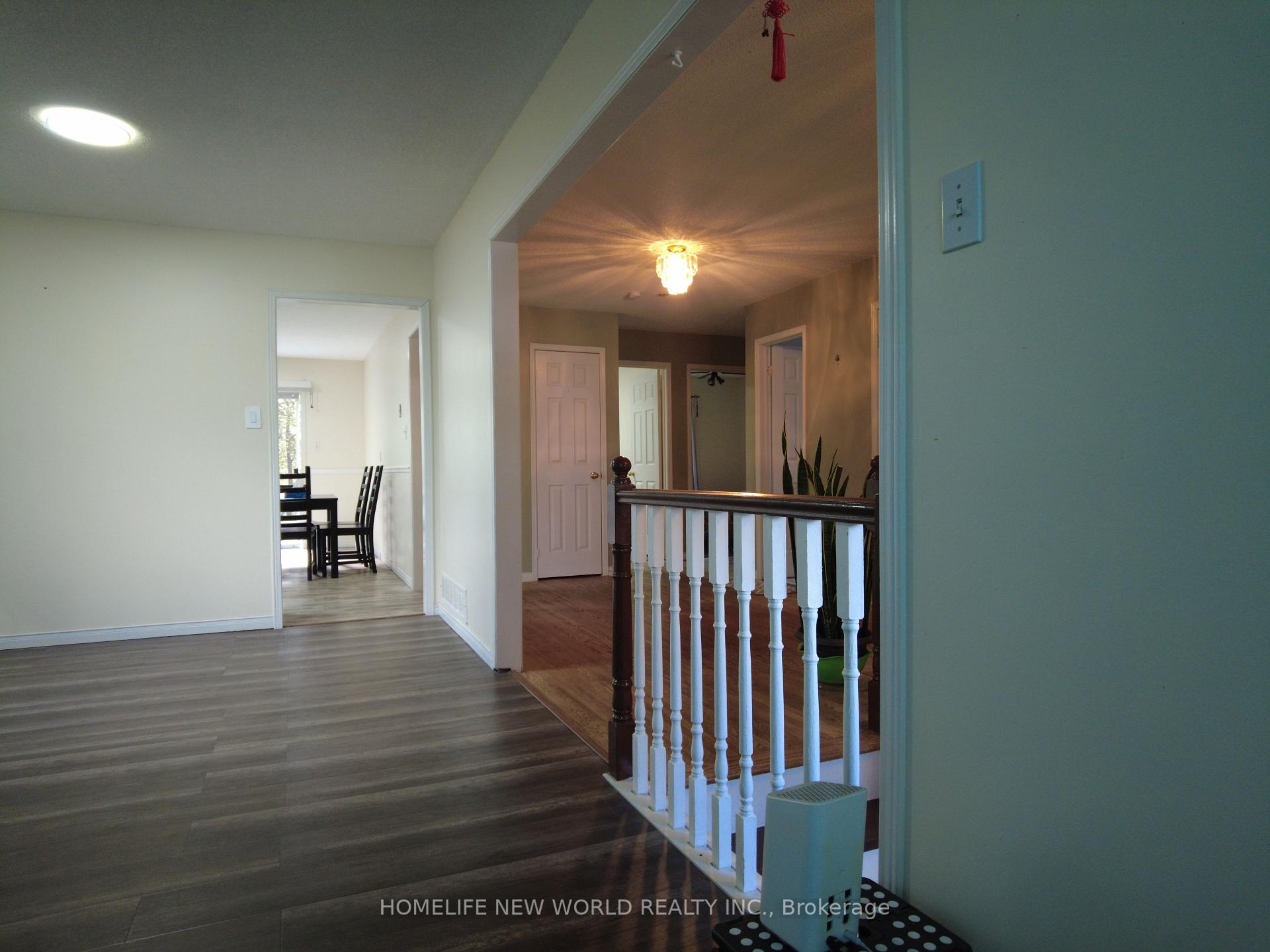Photo 6 of 42 Engel Crescent, Barrie, Letitia Heights — HOMEH
