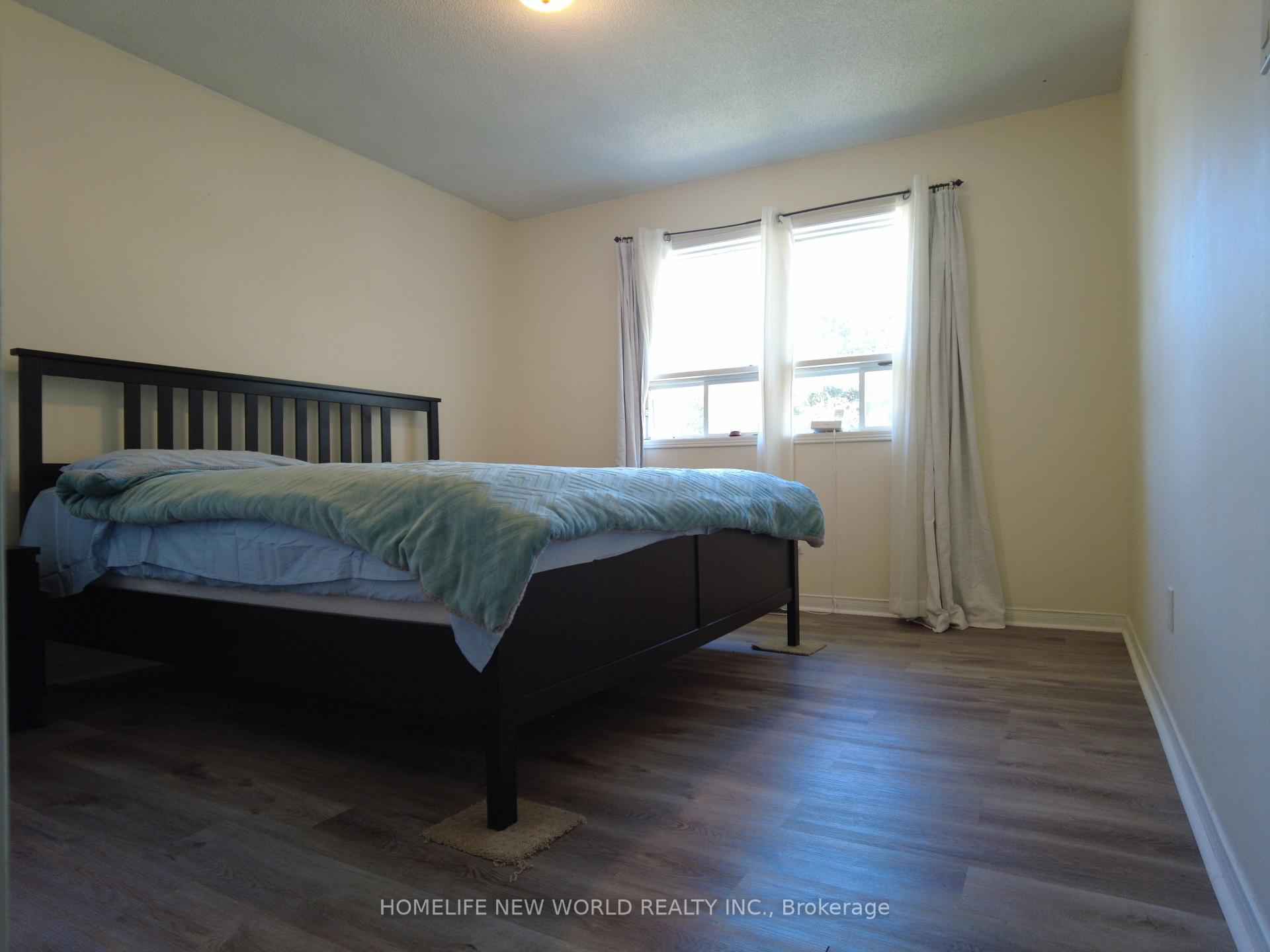 Photo 9 of 42 Engel Crescent, Barrie, Letitia Heights — HOMEH