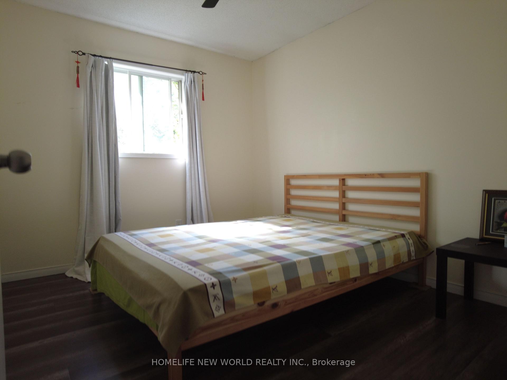 Photo 10 of 42 Engel Crescent, Barrie, Letitia Heights — HOMEH