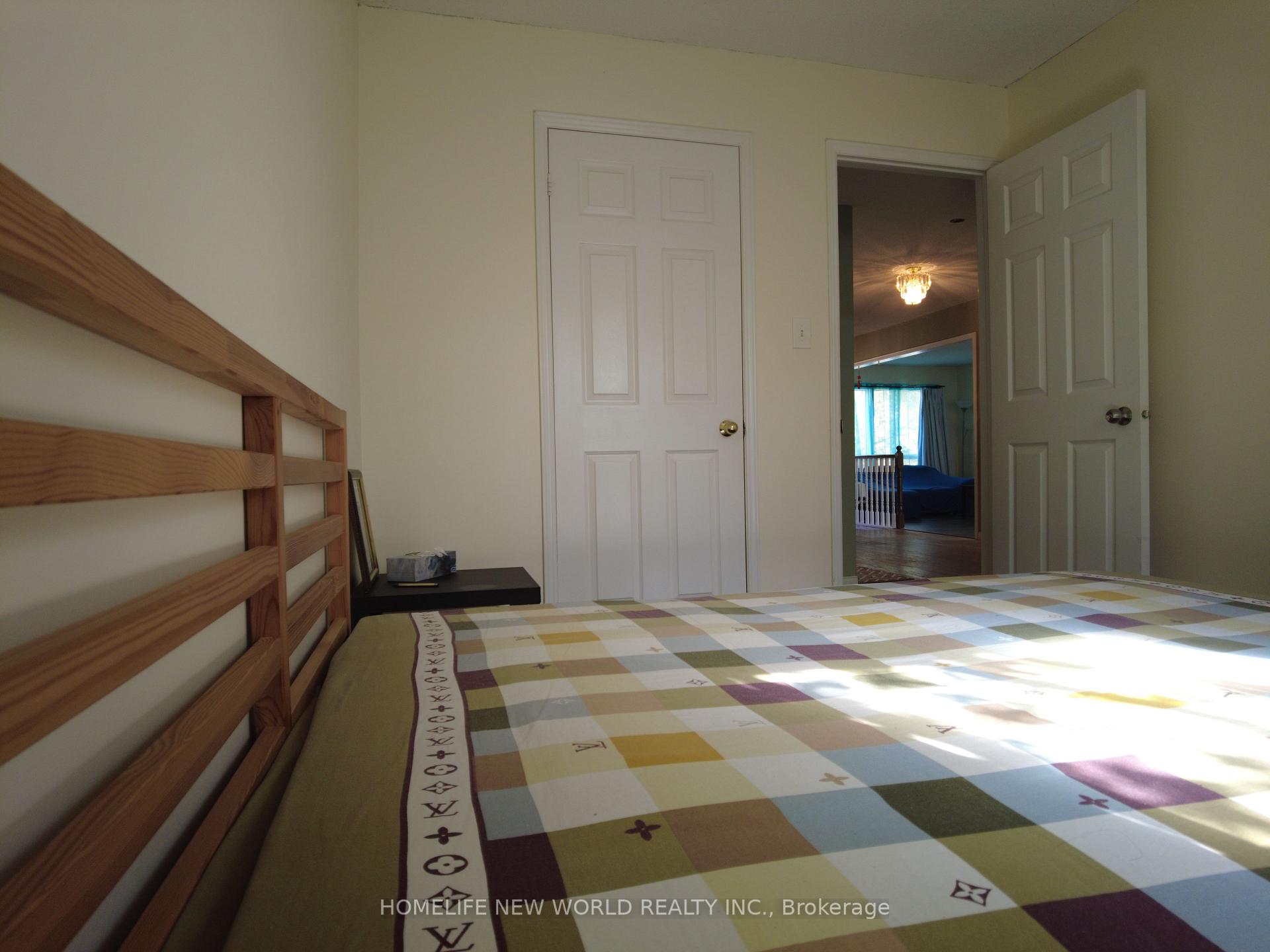 Photo 11 of 42 Engel Crescent, Barrie, Letitia Heights — HOMEH