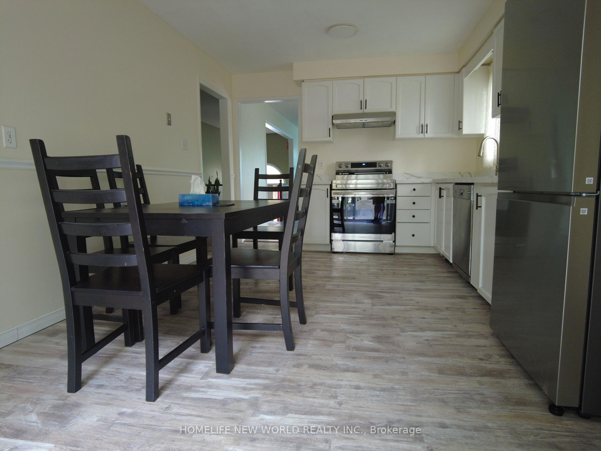 Photo 17 of 42 Engel Crescent, Barrie, Letitia Heights — HOMEH