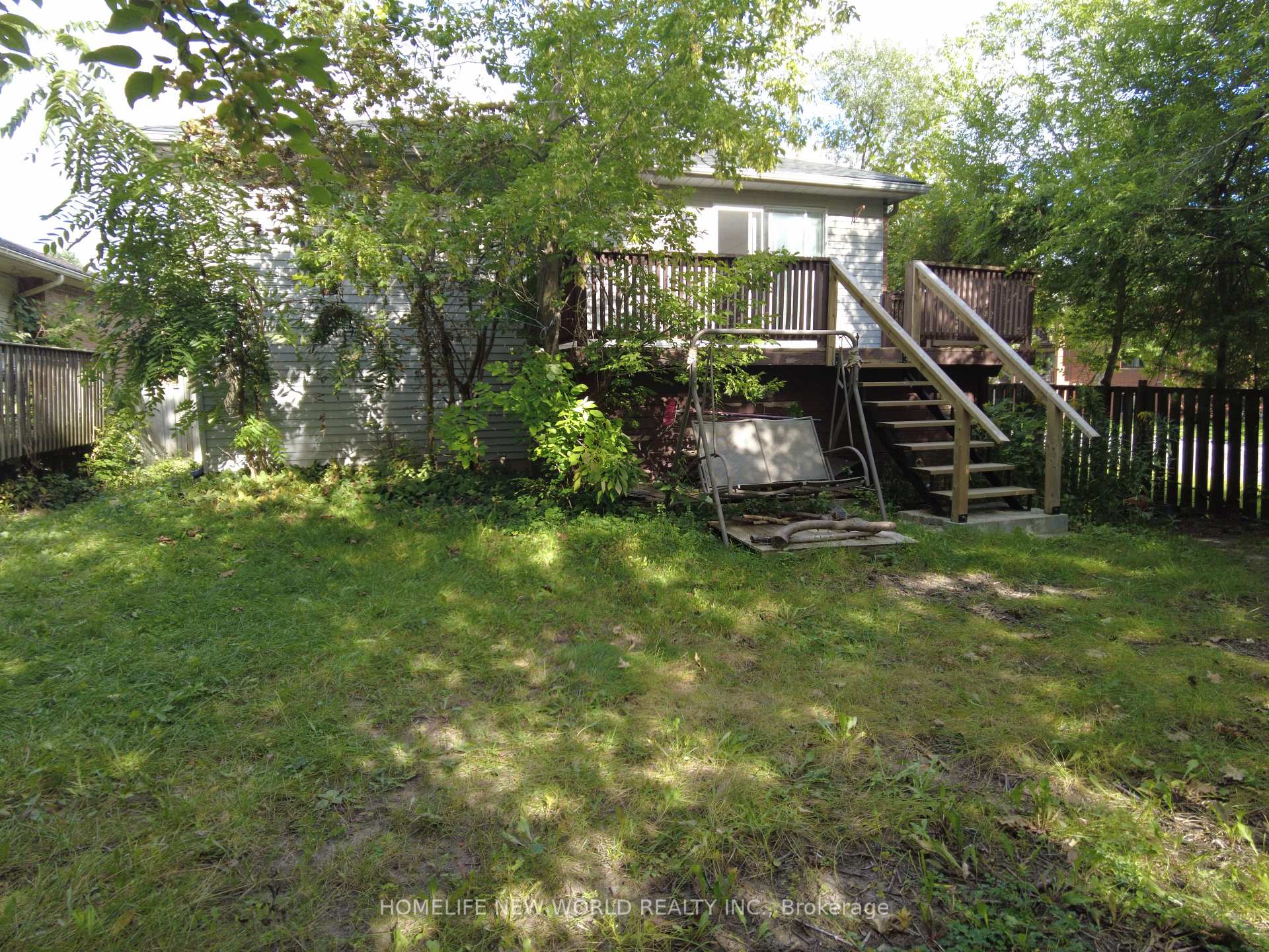 Photo 19 of 42 Engel Crescent, Barrie, Letitia Heights — HOMEH
