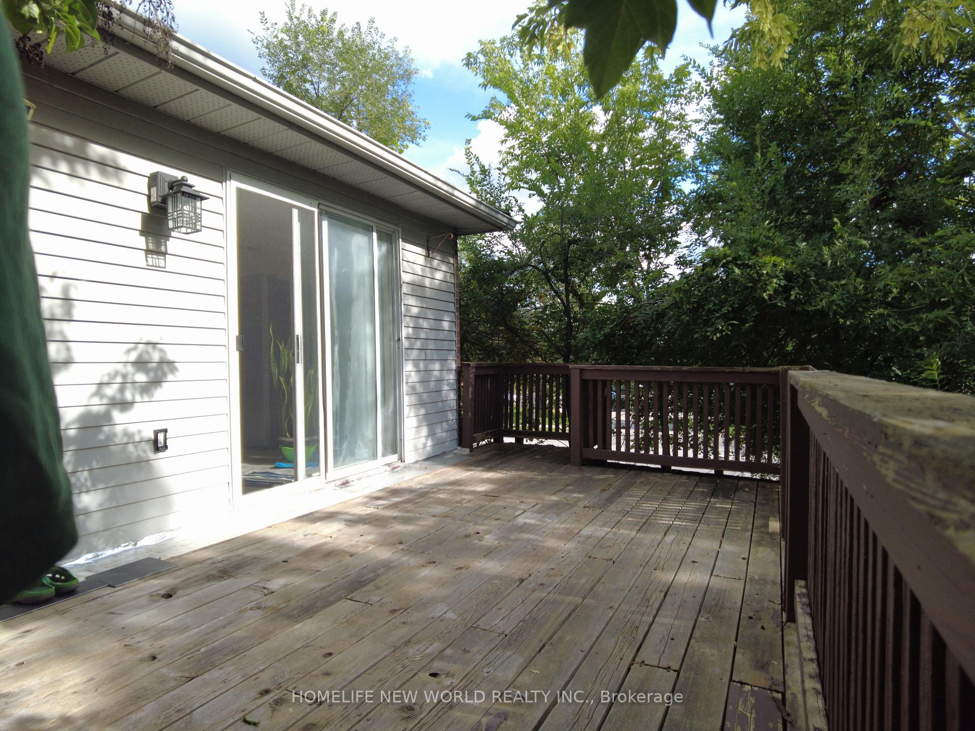 Photo 21 of 42 Engel Crescent, Barrie, Letitia Heights — HOMEH